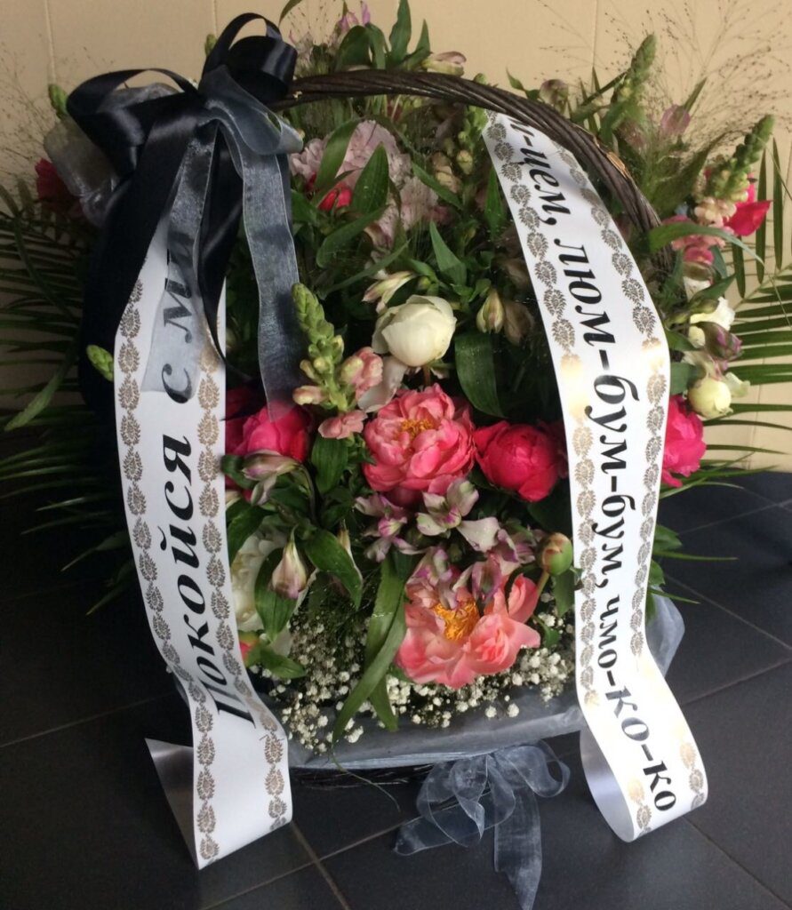 Венки из живых цветов