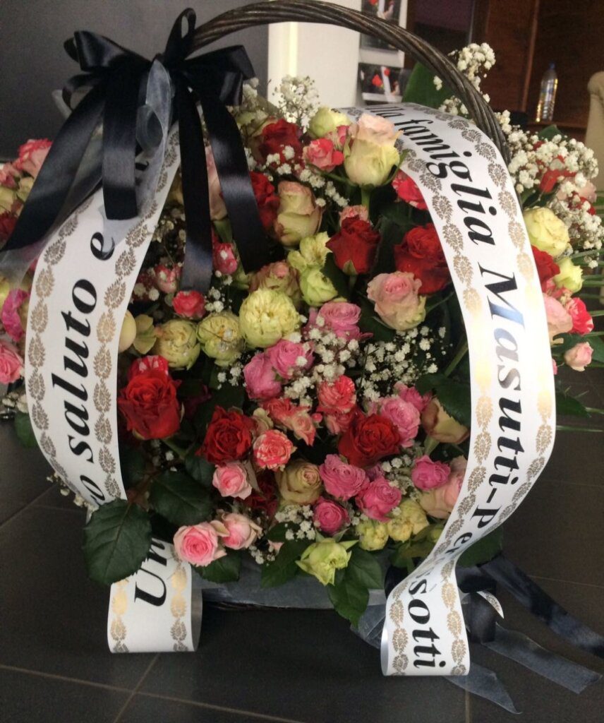 Венки из живых цветов