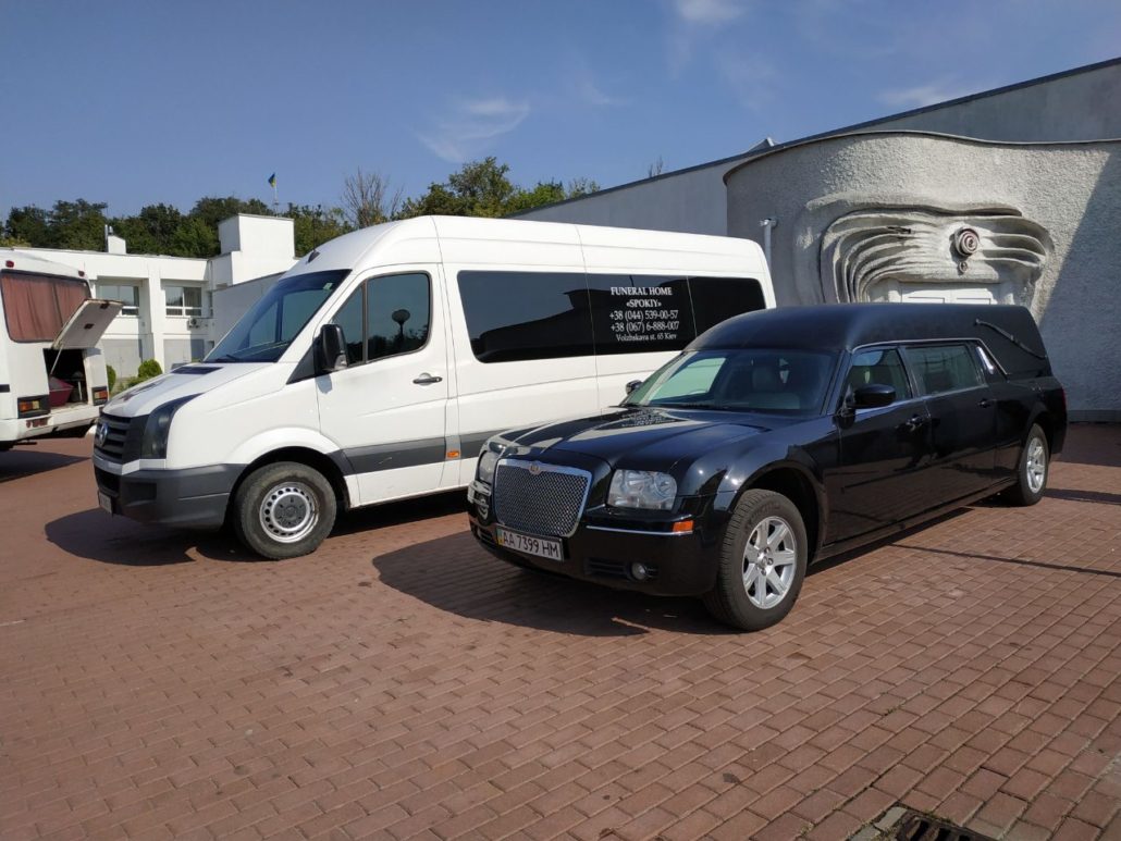 Катафалк. Машина для перевозки гробов. Катафалк для похорон. Киа катафалк
